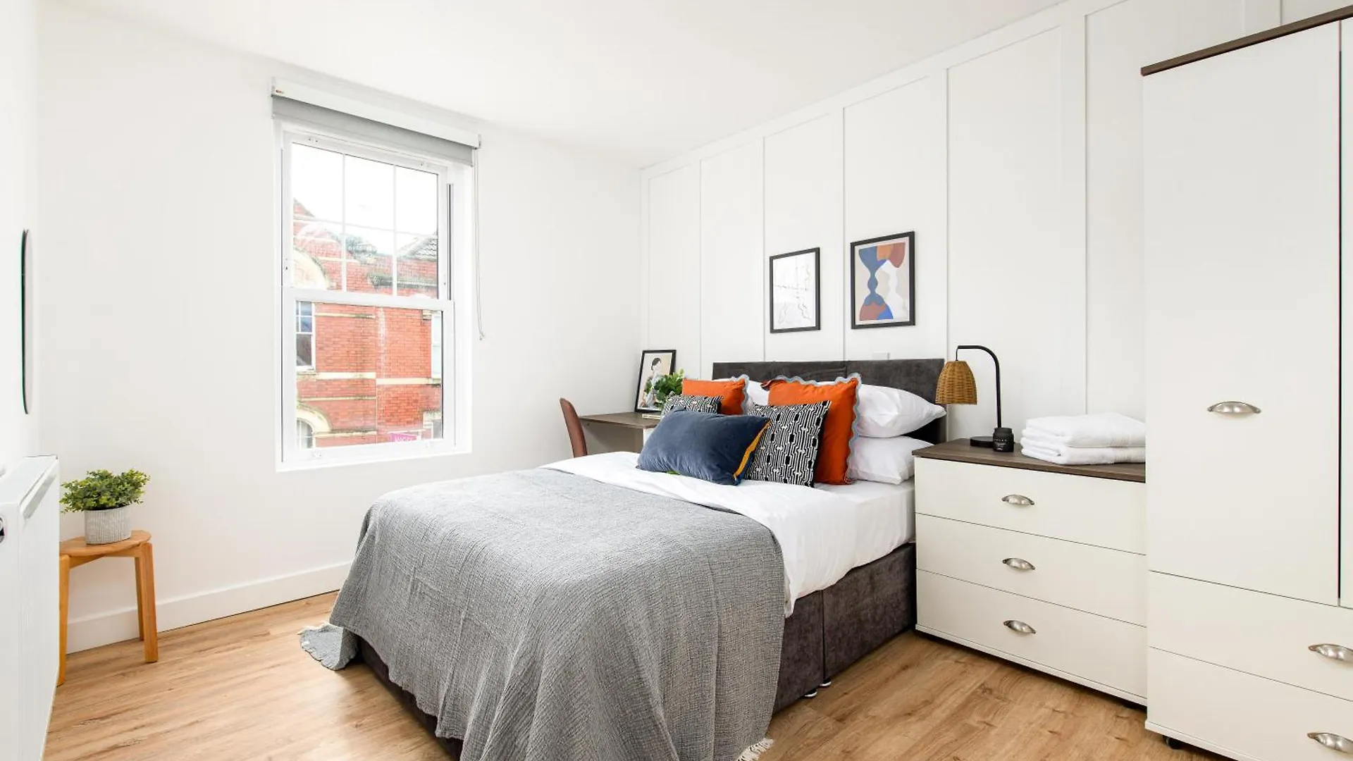 Apartment Stylish-5Bed-5Bath-Freeparking-By Fabaccommodation Bristol