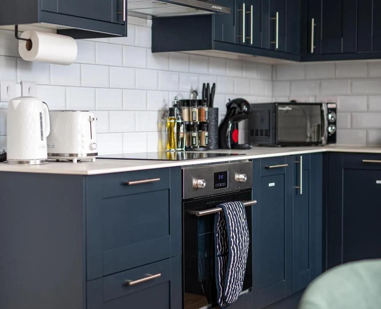 Stylish-5Bed-5Bath-Freeparking-By Fabaccommodation Bristol United Kingdom